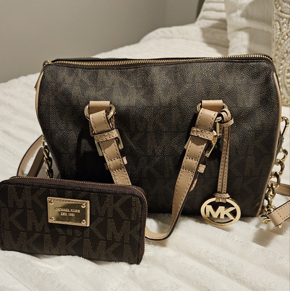 MICHAEL Michael Kors Handbags - Michael Kors bag & wallet
